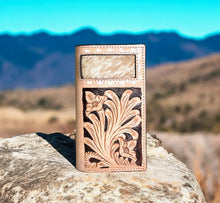 Load image into Gallery viewer, Oregon Tooled Leather &amp; Cowhide Men’S Wallet
