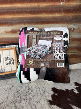 Load image into Gallery viewer, Reversible King Pink Aztec / Cowprint
