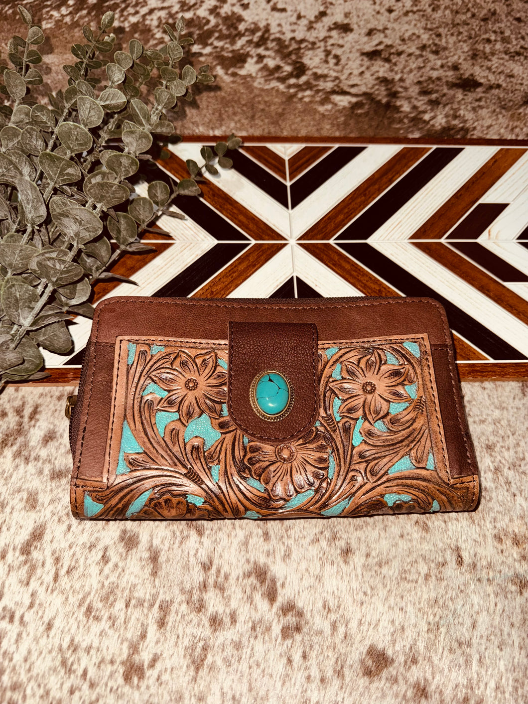 Lexi Aqua Tooled Conch Wallet