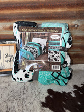 Load image into Gallery viewer, Reversible King Turquoise/ Cowprint
