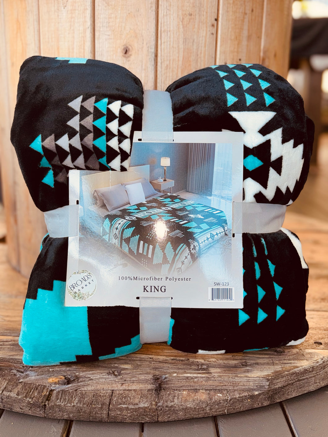Nicara Turquoise & Black Super Plush King Blanket