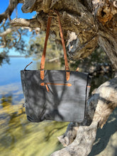 Load image into Gallery viewer, Holly Tote
