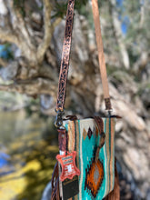 Load image into Gallery viewer, Pyla Crossbody

